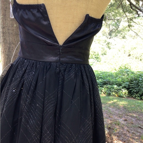 Small Cute little black dress​ - Picture 3 of 11